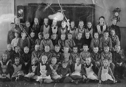 00-19470000002-VaalimaanKansakoulu-Luokkakuva-1947