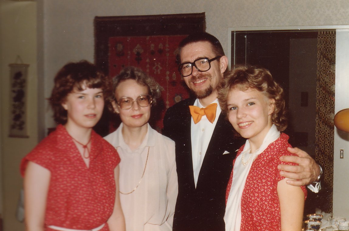 00-19820525140-Perhe