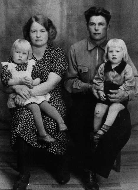 01-19450000001-KorpelanPerhe-kaksoset-g