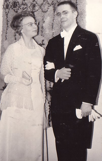 08-19660518015-KorpelaSalli-KorpelaAsko-Promootioasuissa-A020N