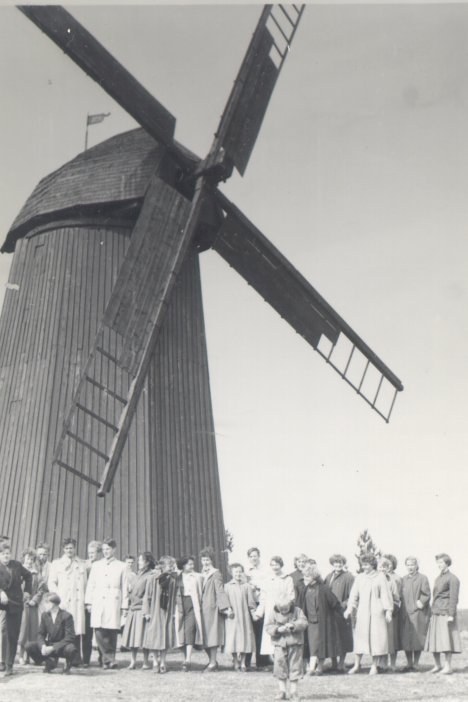 05-19550501004-Tuulimyllymaki-Loviisa-Luokkaretki-KyminYk