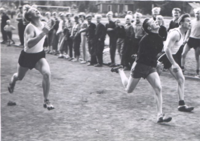 05-19550912002+Manttari-127-Turpeinen-126-Korpela-126-100m-KyminYkMestaruus-(AaltoPaivo)-A001H