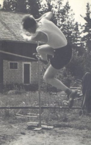 06-01-19540001003-Korkeushyppy