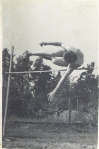 06-03-19540001003-Korkeushyppy