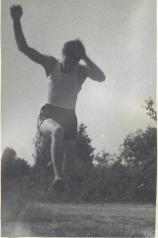 06-07-19550726004-KorpelaAsko-Pituushyppy-Hella-Hameenkyla-(KoukilaJouko)-p