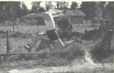 06-10-19550726005-KorpelaAsko-Kolmiloikka-Hella-Hameenkyla-(KoukilaJouko)-p