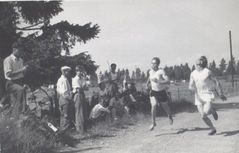 06-19550726002-KorpelaAsko-NakariSulo-100m-Hella-Hameenkyla-A001H