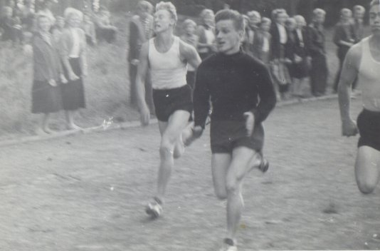 06-19550912001-Manttari-Turpeinen-Korpela-100m-KyminYkMestaruus-A001H