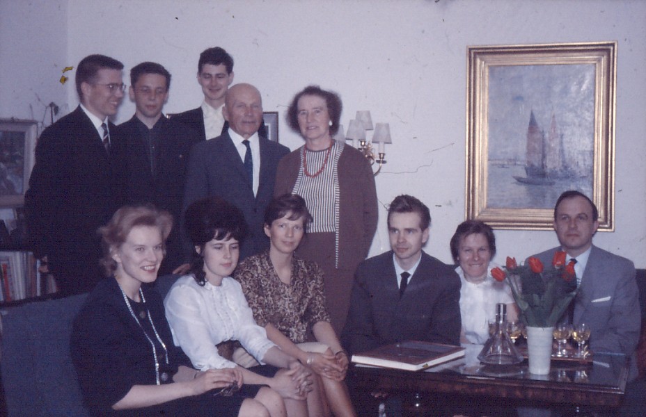 08-19620800094-Venajan_opiskelijat_eversti_Lyytisen_kokona-1-94